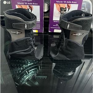 Donjoy Small Right ankle brace